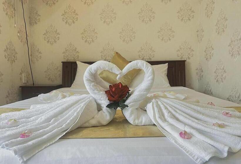 اتاق لوکس, Vạn Lộc