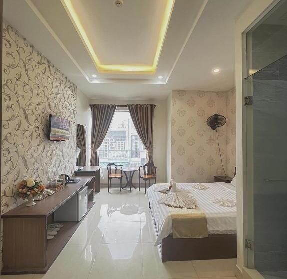 اتاق لوکس, Vạn Lộc