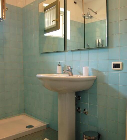 اتاق استاندارد با سرویس بهداشتی مشترک, Bergamo Sottosopra