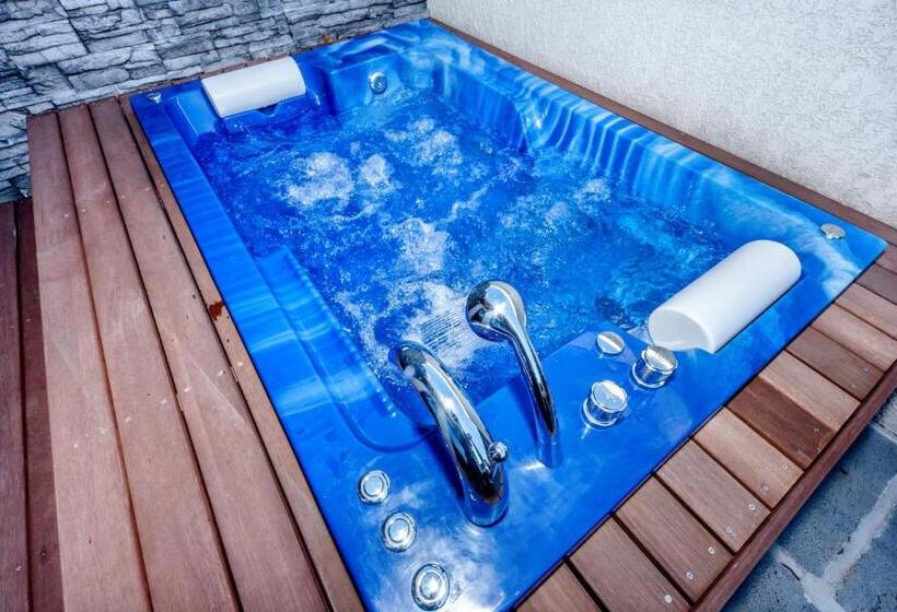 חדר אקונומי, Arts Spa&poolvilla