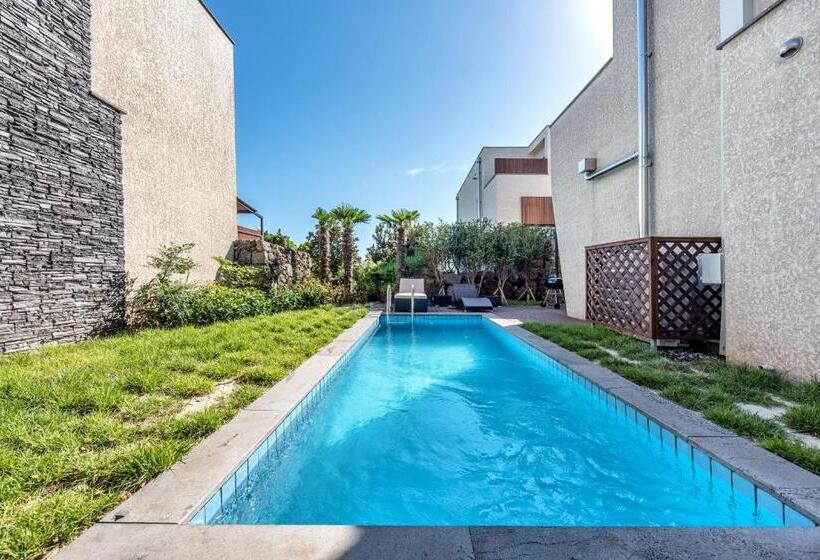 חדר משפחתי דלוקס, Arts Spa&poolvilla