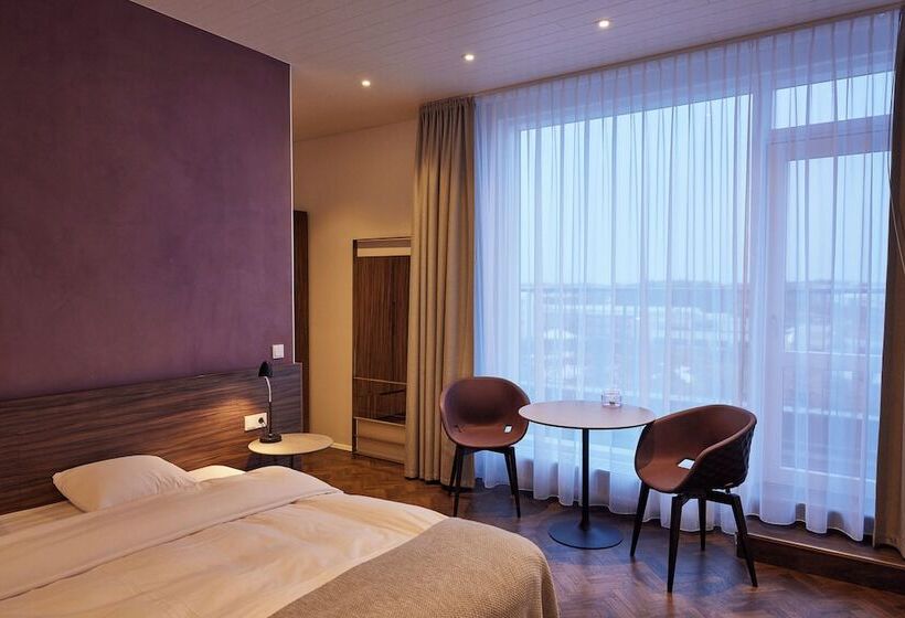 اتاق لوکس, Vesturland