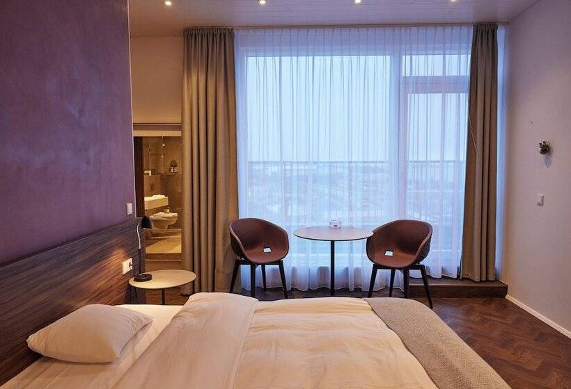 اتاق لوکس, Vesturland