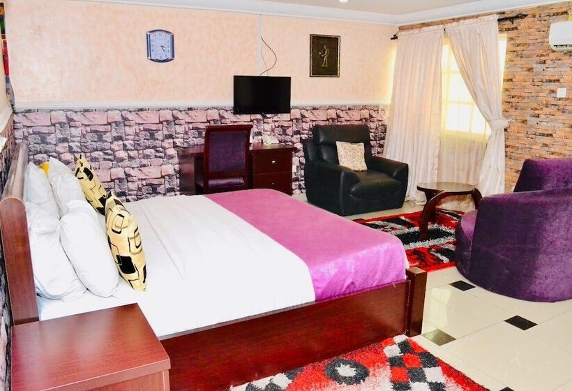 سوییت جونیور, Limoh Suites