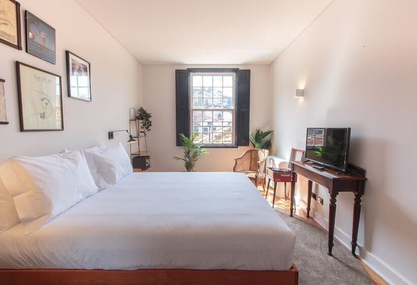 اتاق عادی, The House Of Sandeman