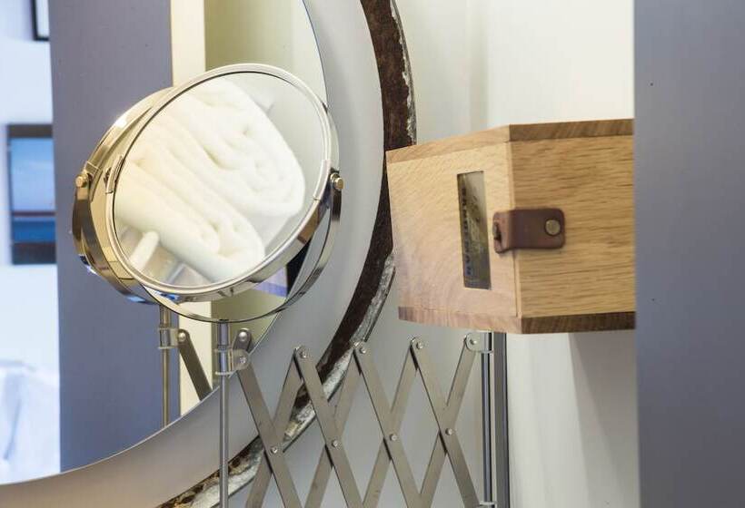 اتاق استاندارد, The House Of Sandeman