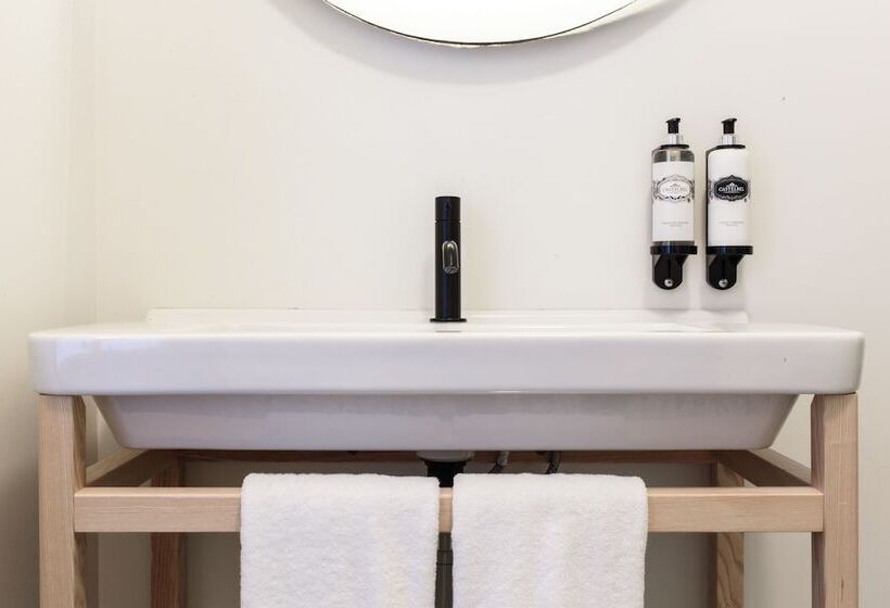 اتاق استاندارد, The House Of Sandeman