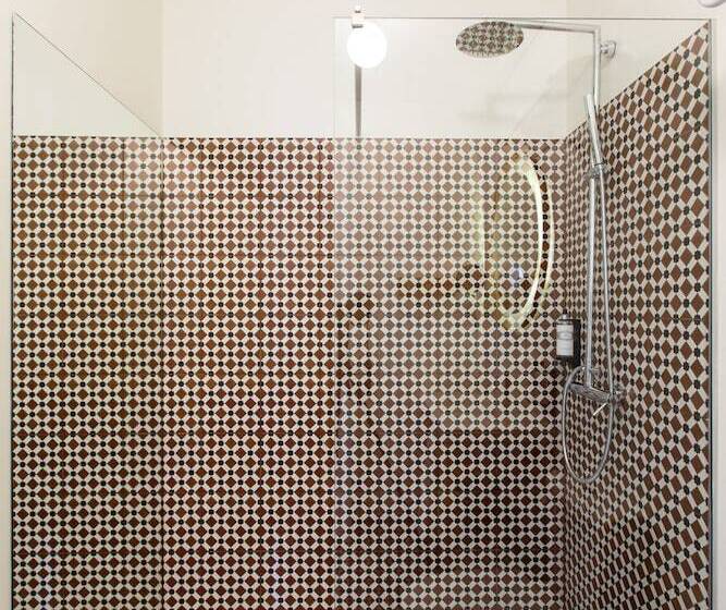 اتاق سوپریور با چشمانداز رودخانه, The House Of Sandeman