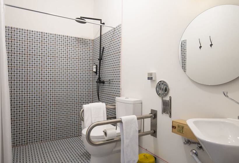 اتاق سوپریور با چشمانداز رودخانه, The House Of Sandeman