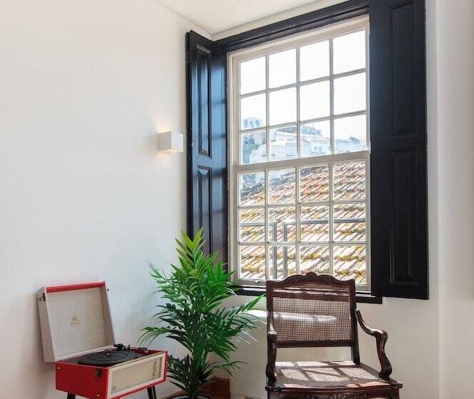 اتاق استاندارد, The House Of Sandeman