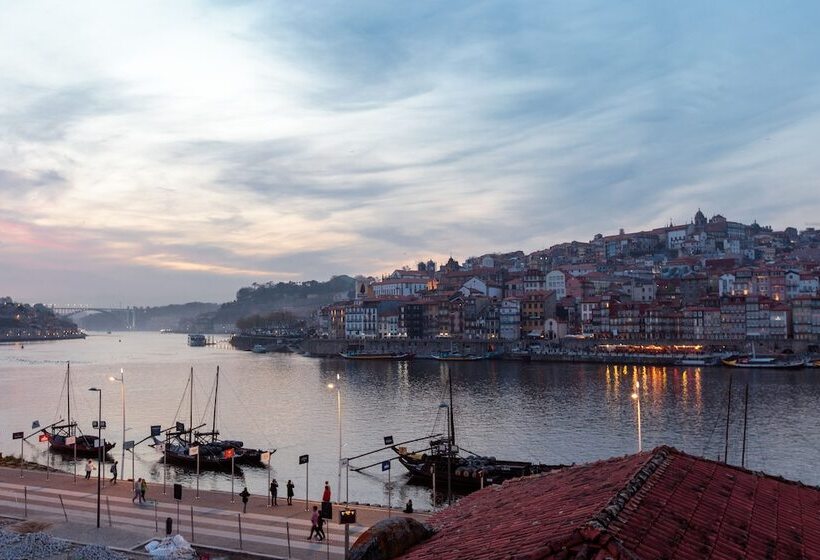 اتاق سوپریور با چشمانداز رودخانه, The House Of Sandeman