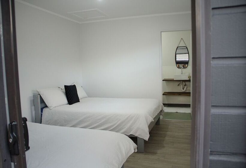 Standardrum, Hugo & Carter S Backpackers & Motel