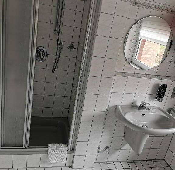 Economy Yhden Hengen Huone, Kaiserhof