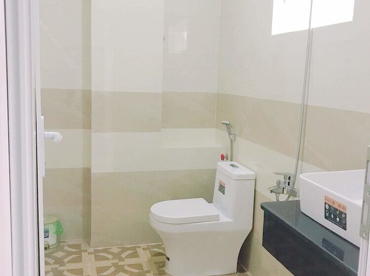 اتاق خانوادگی, Sala Motel