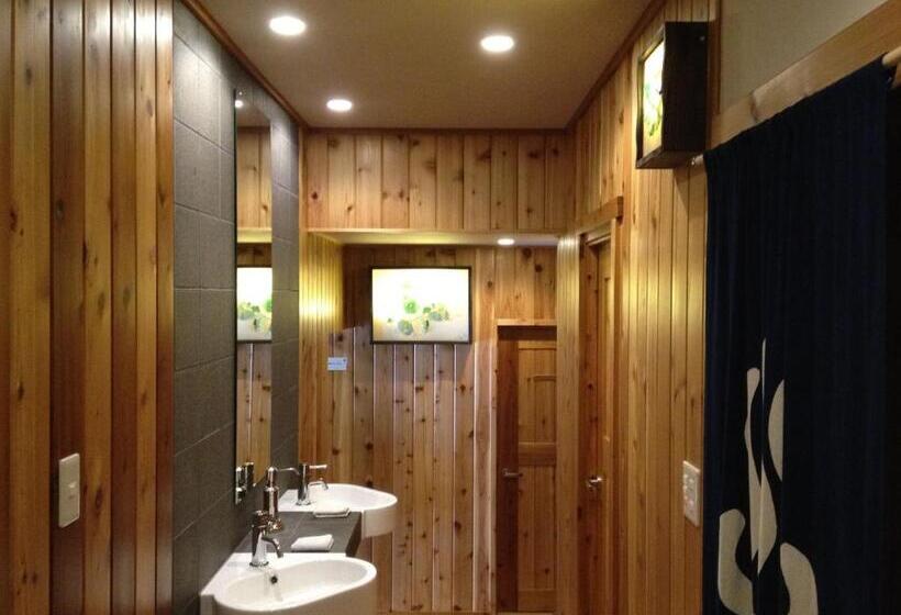 기본 룸 공용 욕실, Pension Tomato