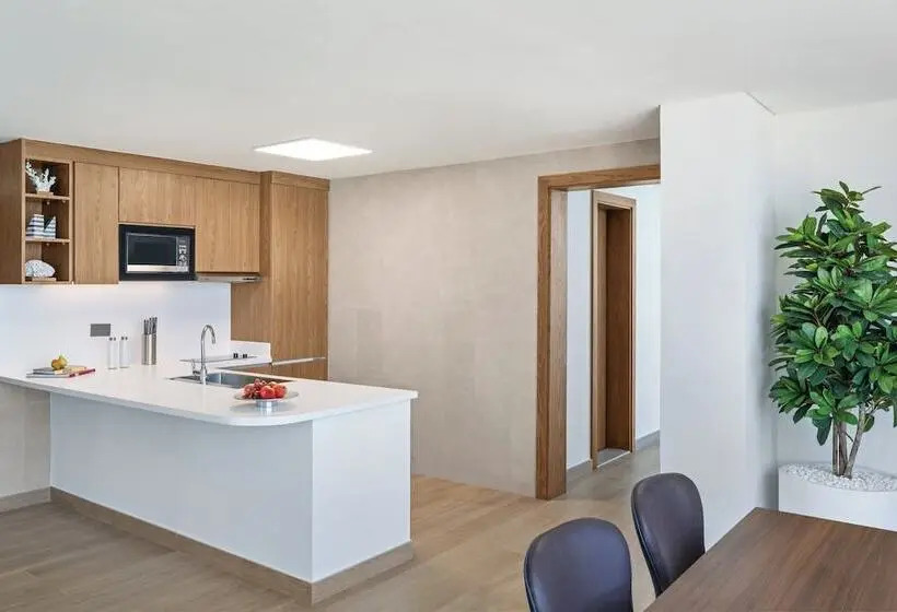 海の見える２ベッドルームアパートメント, Beach Bay Hotel Mirfa