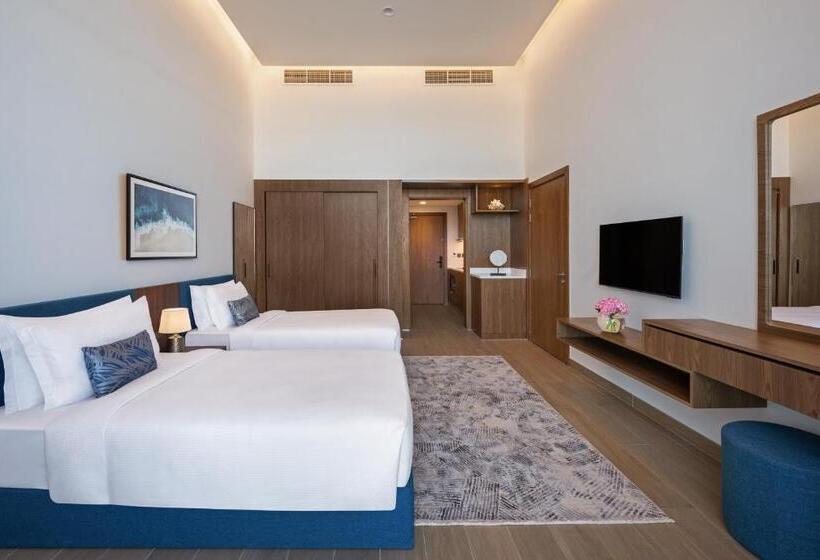 스탠다드 스튜디오, Beach Bay Hotel Mirfa