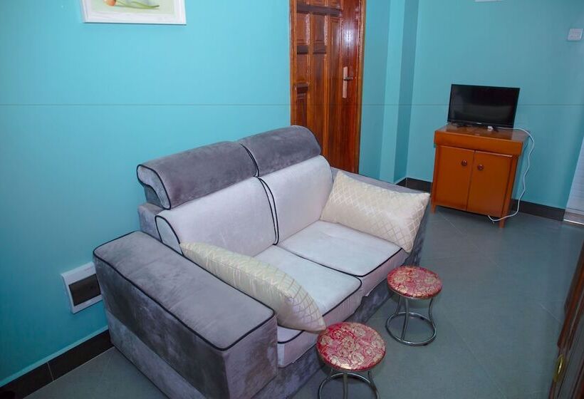 سوییت سوپریور, Bl Airport