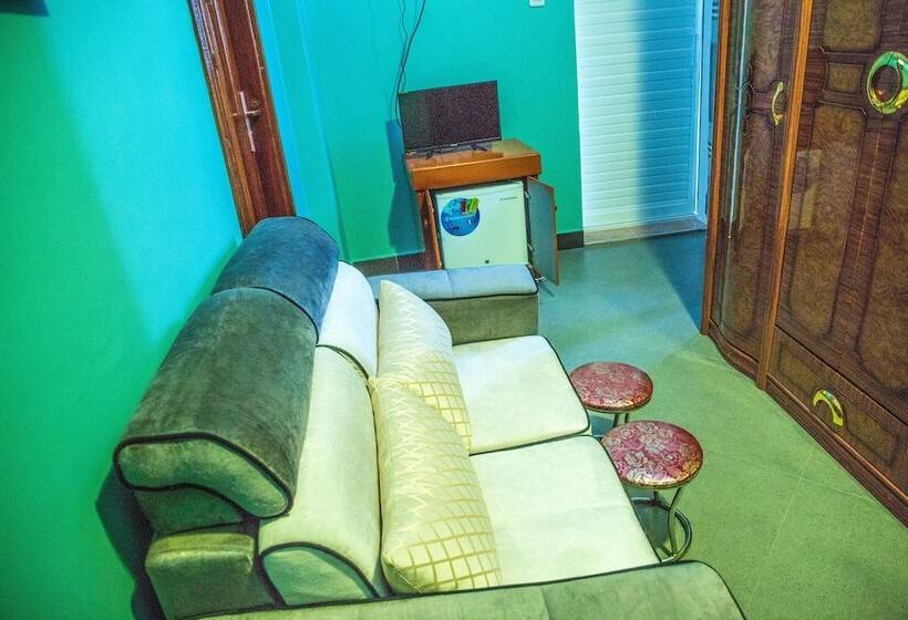 سوییت سوپریور, Bl Airport