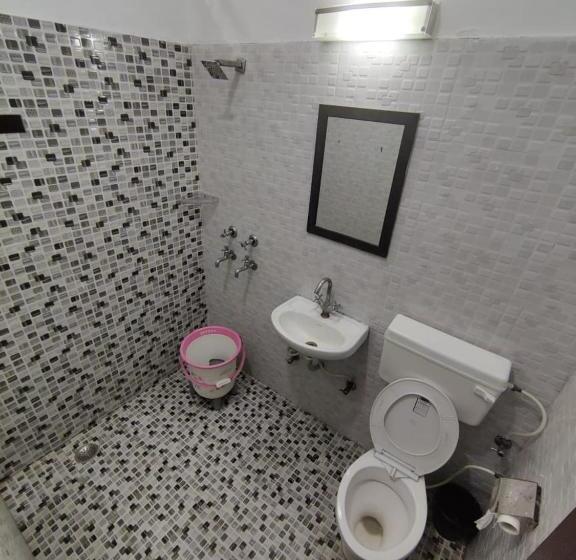 スタンダードルーム, Jai Surya