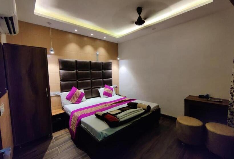 キングサイズベッドのスタンダードルーム, Jai Surya