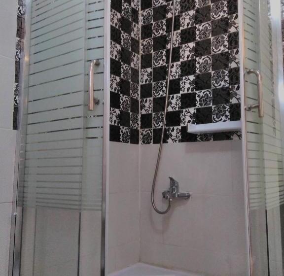 اتاق استاندارد سه نفره, Petra Bedouin Bed And Breakfast