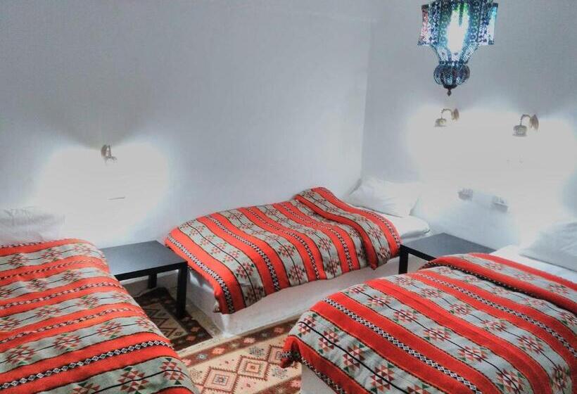 اتاق استاندارد سه نفره, Petra Bedouin Bed And Breakfast