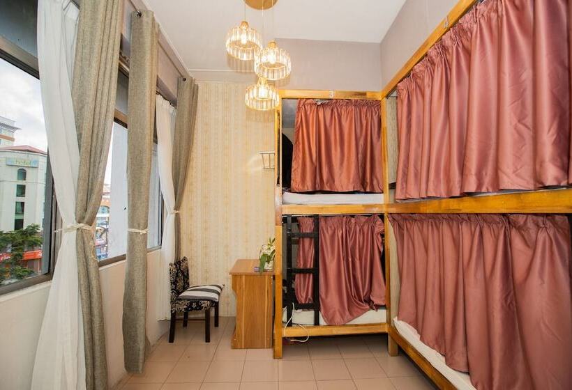 공동 객실, Escape Backpackers Kk