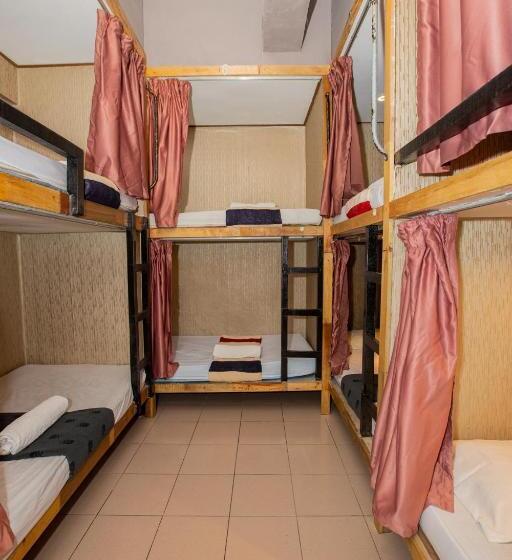 공동 객실, Escape Backpackers Kk