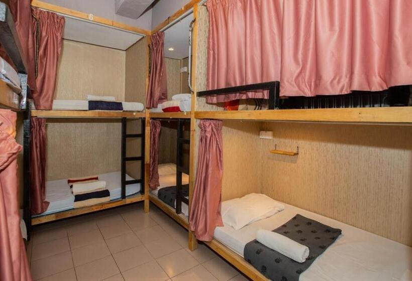 공동 객실, Escape Backpackers Kk