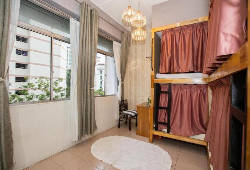 공동 객실, Escape Backpackers Kk