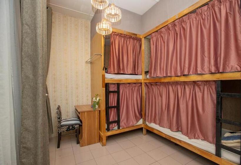 공동 객실, Escape Backpackers Kk