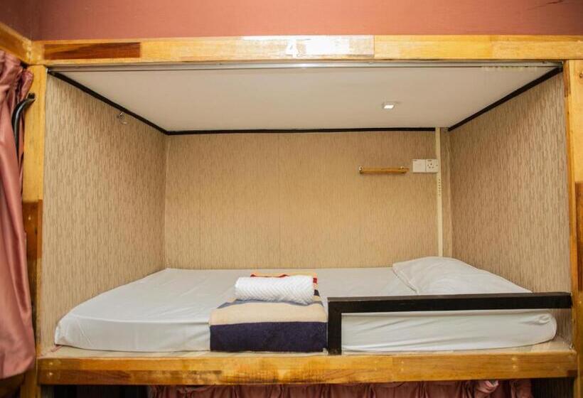 공동 객실, Escape Backpackers Kk