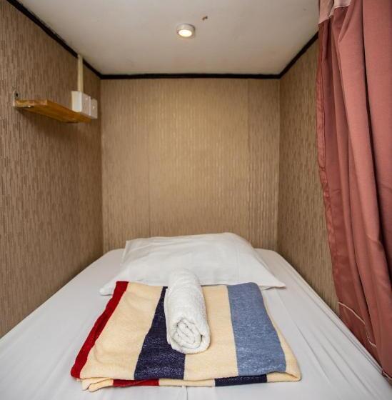 공동 객실, Escape Backpackers Kk