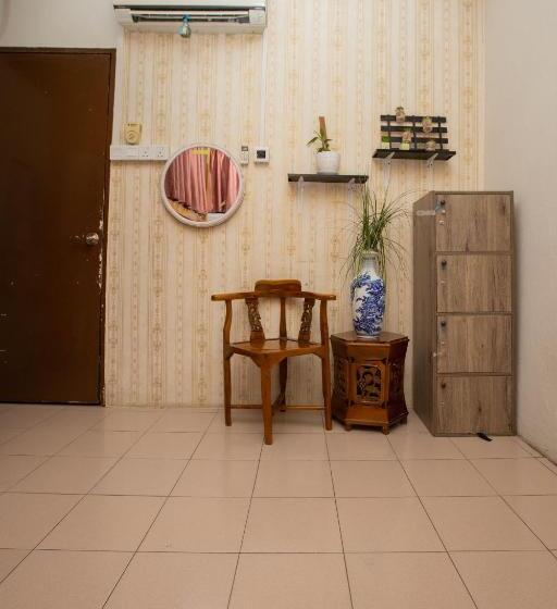 공동 객실, Escape Backpackers Kk