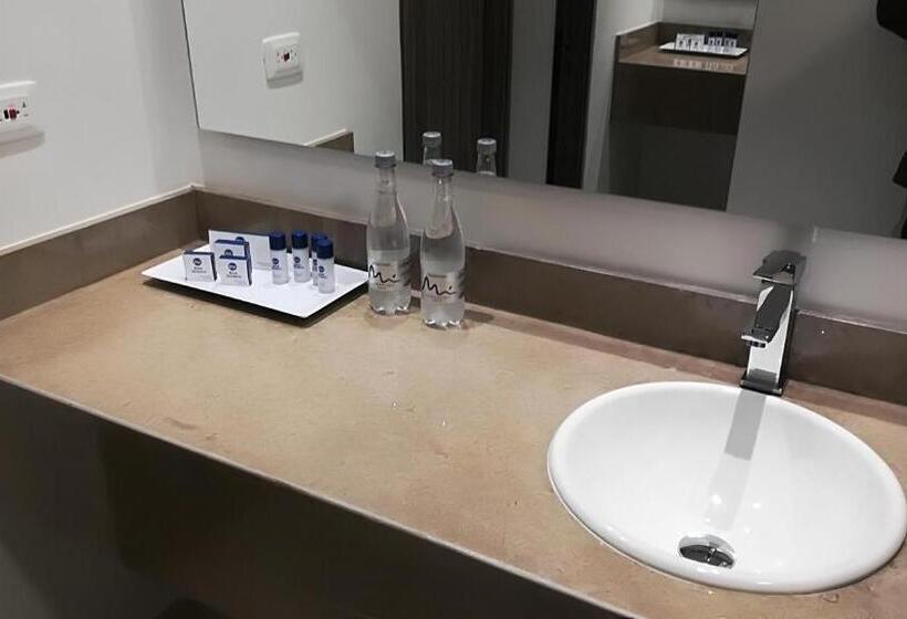 带大床的高级房间, Nivari Duitama