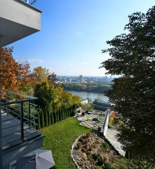 اتاق خانوادگی, River View Apartments