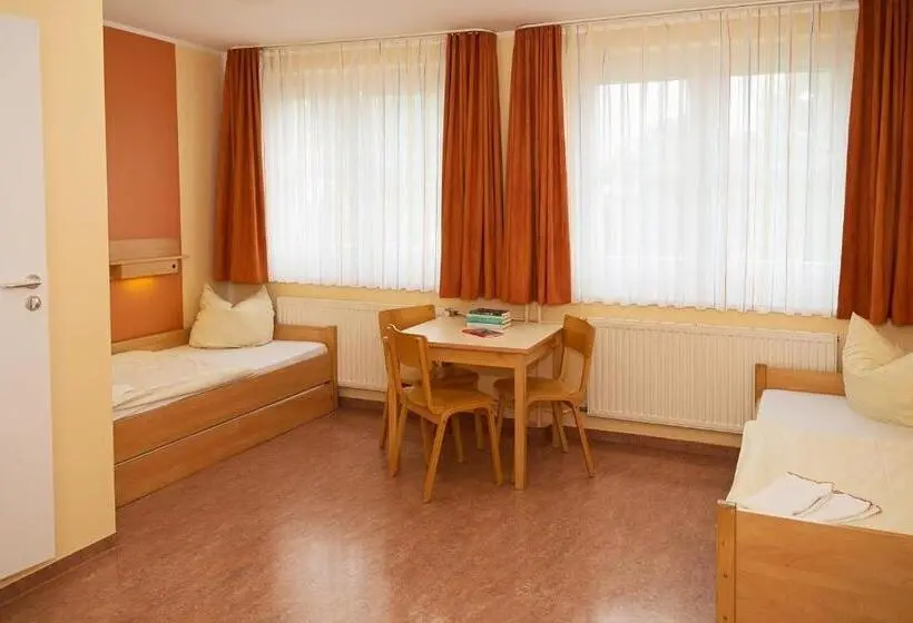 浴室共有スタンダード４人用ルーム, Djh Jugendherberge Dresden   Jugendgästehaus