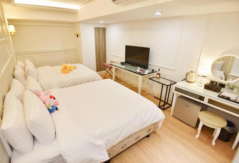Economy Quadruple Room, Migo
