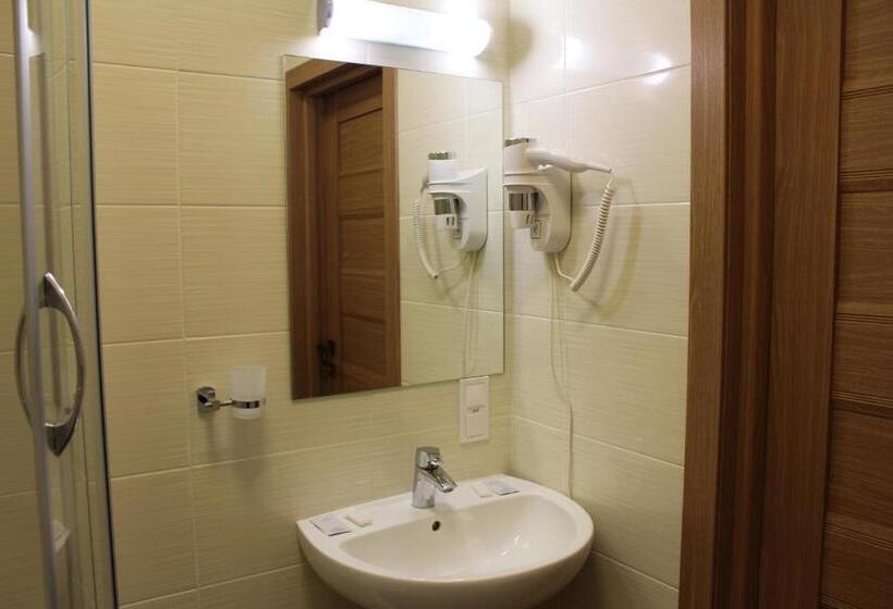 اتاق خانوادگی, Passage