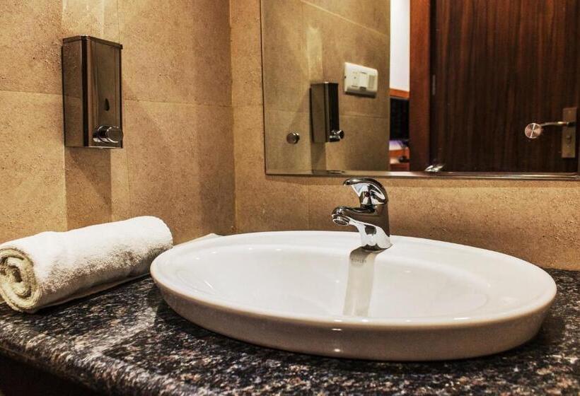 חדר סופריור, Suktara International