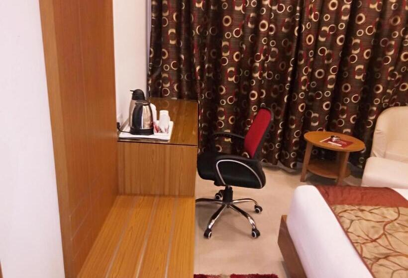 חדר משפחתי, Suktara International