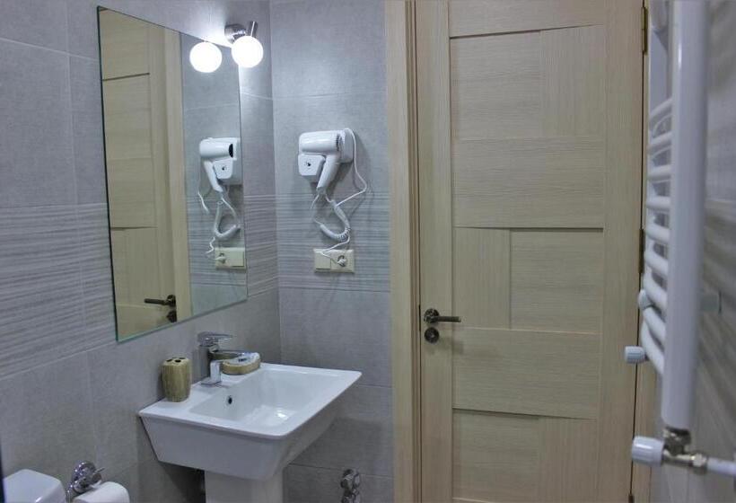 اتاق استاندارد با بالکن, Sunshine Kazbegi