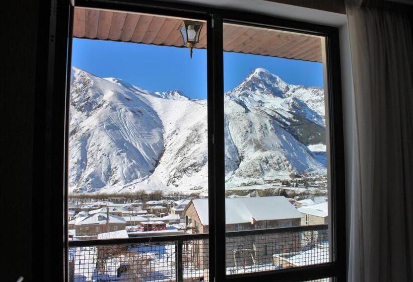 اتاق استاندارد با بالکن, Sunshine Kazbegi