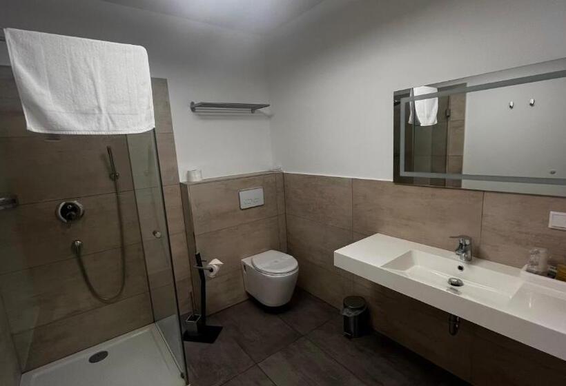 جناح جونيور, Vitalounge Sports & Spa