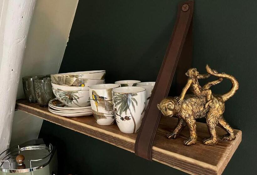 バルコニー付スタンダード４ベッドルーム, Attic Monkeys Lodge