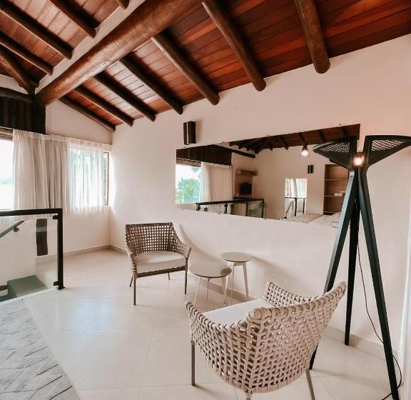 جناح مطلّ علي البحر, Abricó Beach