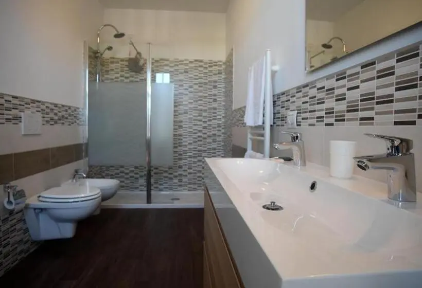 Superior Kolmen Hengen Huone, Nuovo Albergo Operai