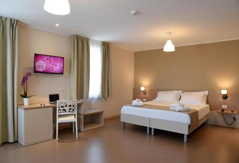 Superior Kolmen Hengen Huone, Nuovo Albergo Operai