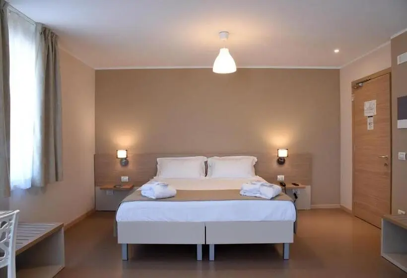Superior Kolmen Hengen Huone, Nuovo Albergo Operai